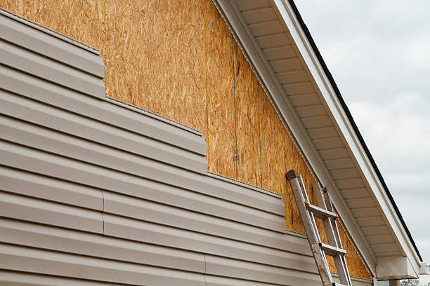 Professional Siding technician working in Montgomery, OH